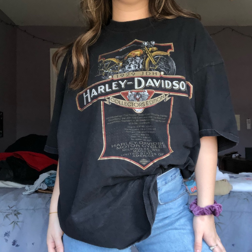Graphic tee